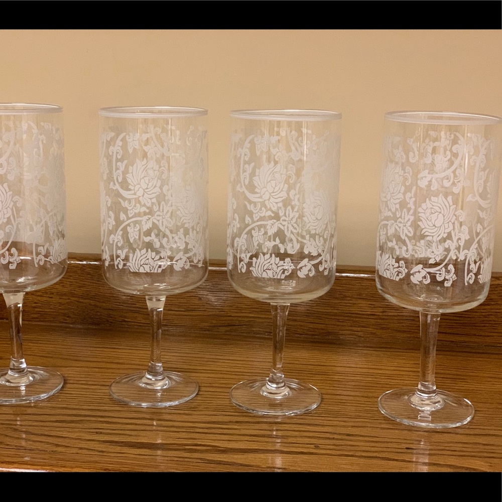 Vintage Floral Designed Stemmed Tea Glasses